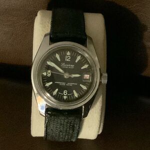 Vtg Lucerne marine Diver Manual Wind Date 39mm watch, defective band. Works